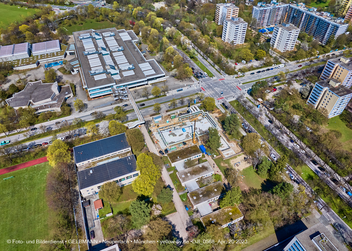 21.04.2023 - Luft- und Ebenenfotos vom Haus für Kinder in der Quiddestraße in Neuperlach